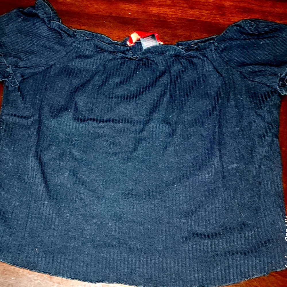 Black >medium > crop top